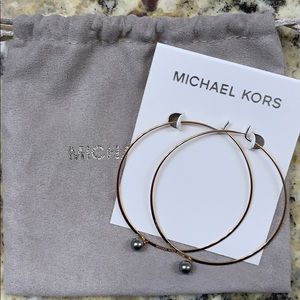 Michael Kors Moden Classic Pearl Earrings